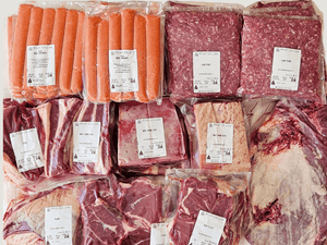Contents of the 30kg SteakHolders Box from Meat Cellar — includes T-bone steaks, rump, fillet, roasts, diced beef, mince and gluten-free sausages, all portioned and labelled